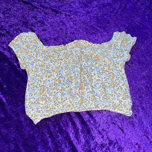 Off the shoulder blouse 🌸💙